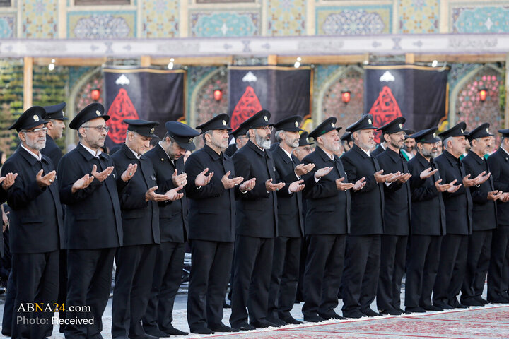 Informe fotográfico |  Ceremonia de sustitución de la bandera del santuario del Imam Reza (P) en vísperas del mes de Rabi‘ al-Awwal