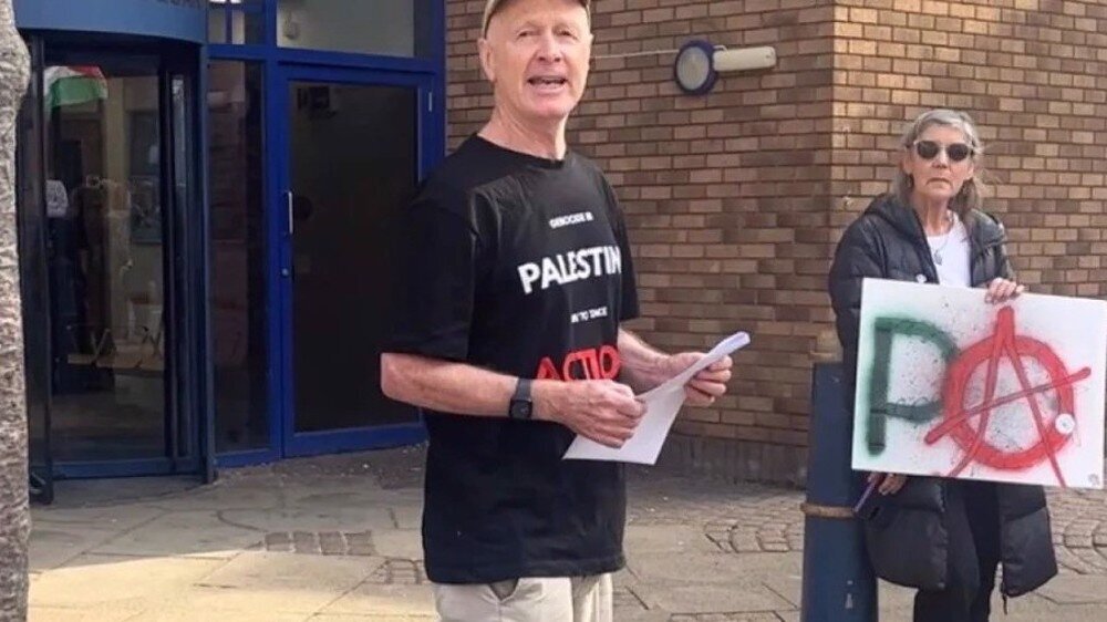 Penulis Skrip Scotland Ditangkap Kerana Kemeja Pro Palestin