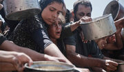 গাজায় অনাহারে ১১৯ শিশুসহ ৩১৩ জনের মৃত্যু