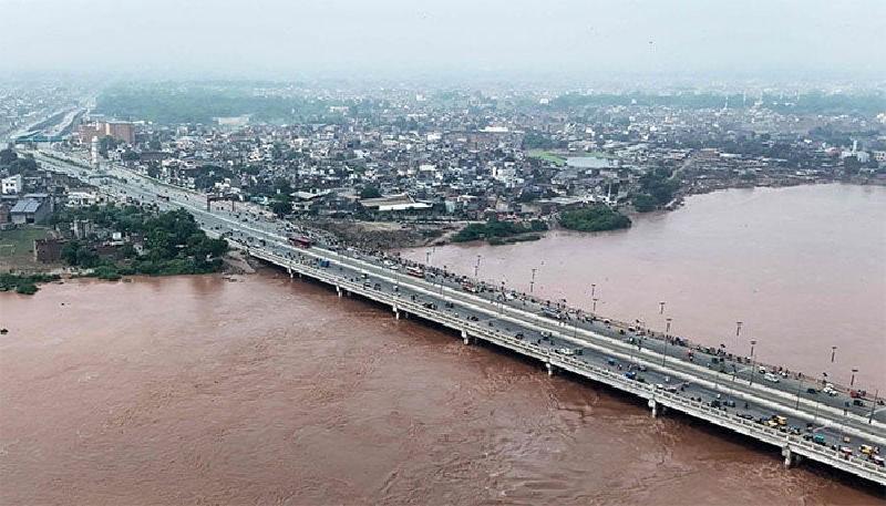 پاکستان: دریائے سندھ میں بھی شدید سیلاب کا خطرہ / دریائے چناب میں اونچے درجے کا سیلاب