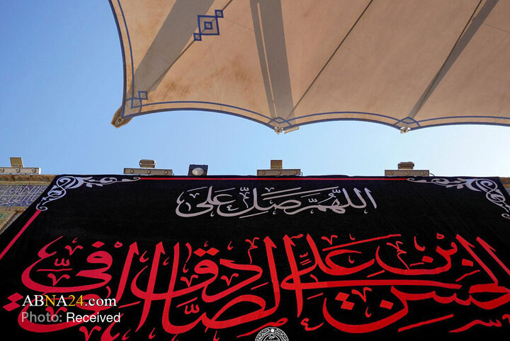 سیاه‌پوشی حرم امام اول شیعیان برای شهادت امام حسن عسکری(ع)