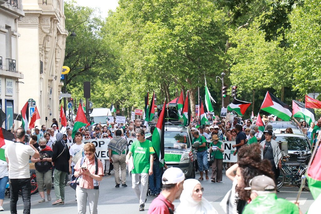 Thousands rally in Paris against Gaza genocide, journalist killings