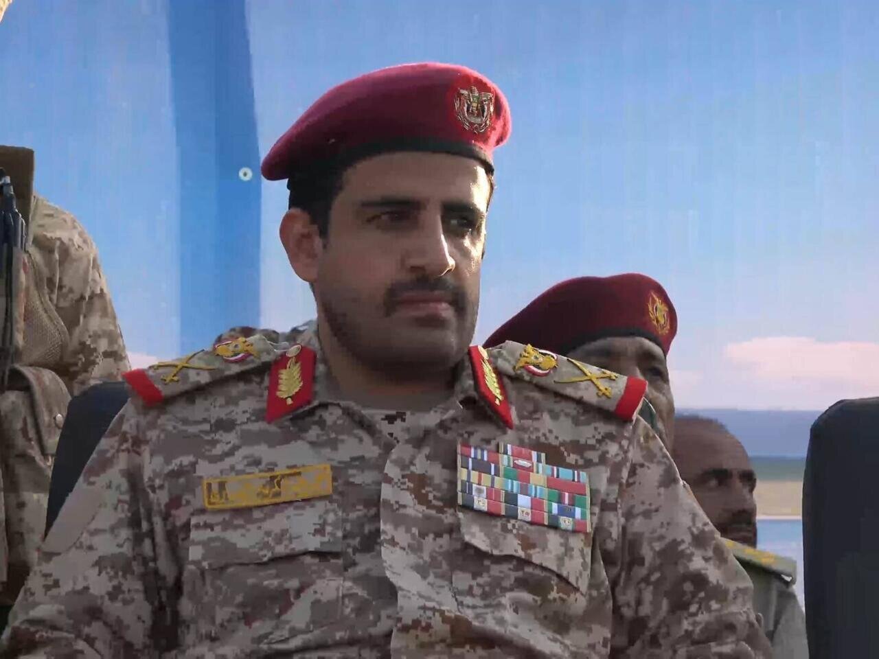 رئيس هيئة الأركان اليمنية يتوعد الكيان الصهيوني بعقاب مؤلم