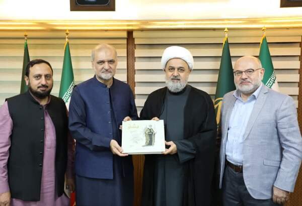 Emir of Jamaat-e-Islami Pakistan Meets with Senior Iranian Shia Cleric