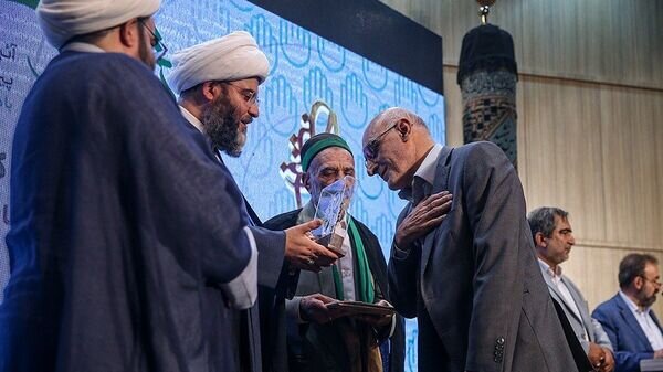 نشان «حبیب» به پیرغلامان سیدالشهداء(ع) اهدا می‌شود