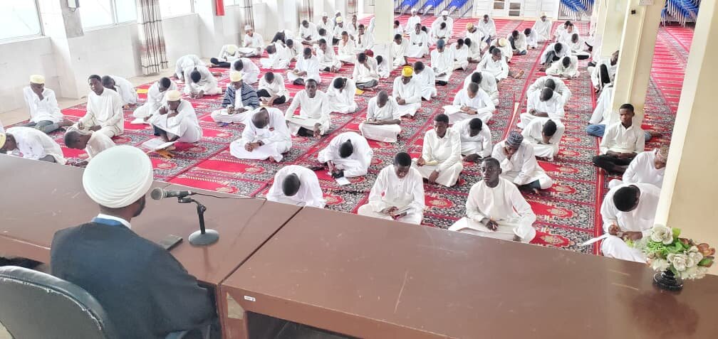 Jamiat Al-Mustafa(s) - Dar-es-Salam | Kikao cha Kielimu: Nafasi ya Imam Hassan Askari(as) katika Kuhifadhi Madhehebu ya Shia Kuendeleza Njia ya Uimamu