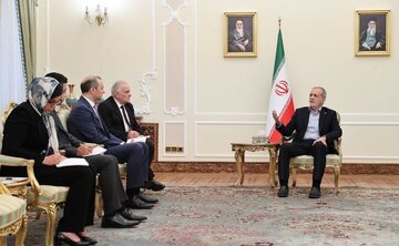 پزشکیان: هیچ هێزێکی بیانی ناتوانێ نێوان ئێران و ئەرمەنیا بشێوێنێت