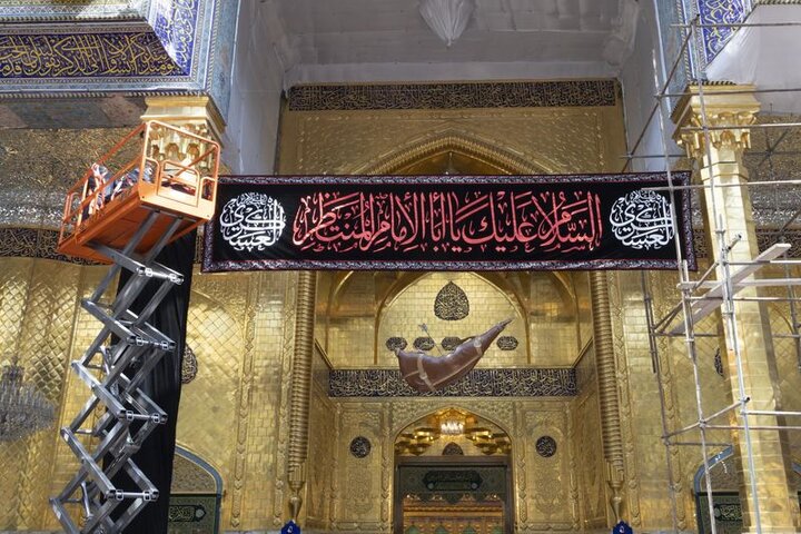 نشر لافتات العزاء بذكرى شهادة الإمام الحسن العسكري (عليه السلام)