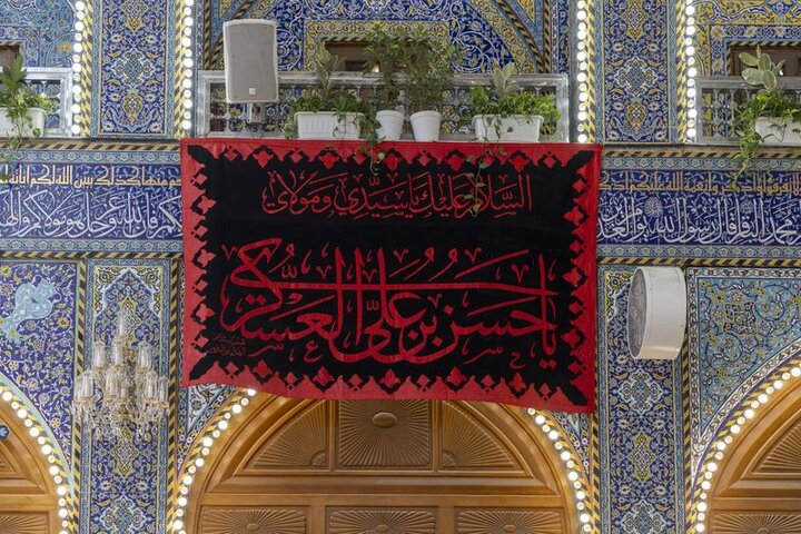 نشر لافتات العزاء بذكرى شهادة الإمام الحسن العسكري (عليه السلام)
