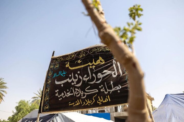 توافْد مواكب العزاء لإحياء ذكرى شهادة الإمام الحسن العسكري (عليه السلام) في سامراء