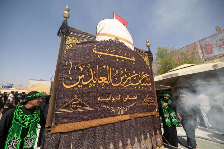 توافْد مواكب العزاء لإحياء ذكرى شهادة الإمام الحسن العسكري (عليه السلام) في سامراء