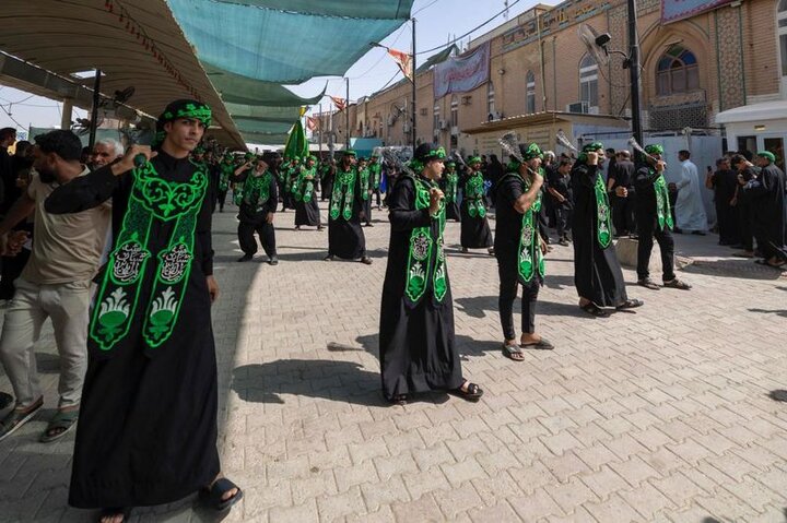 توافْد مواكب العزاء لإحياء ذكرى شهادة الإمام الحسن العسكري (عليه السلام) في سامراء