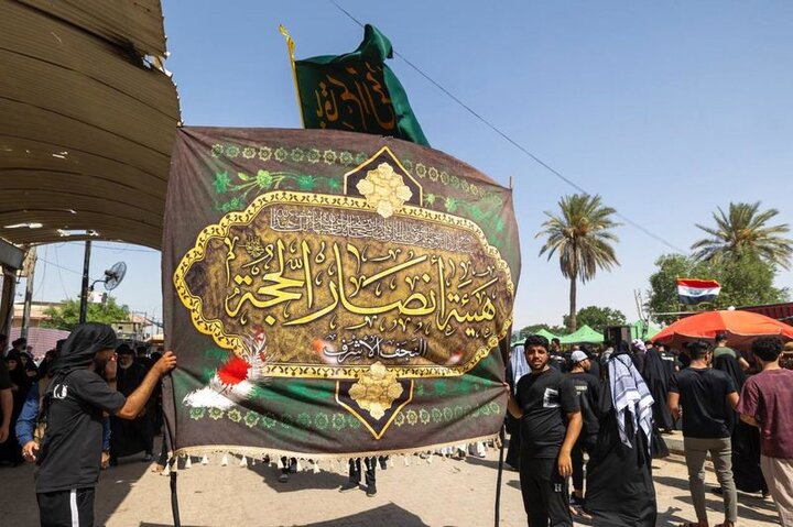 توافْد مواكب العزاء لإحياء ذكرى شهادة الإمام الحسن العسكري (عليه السلام) في سامراء