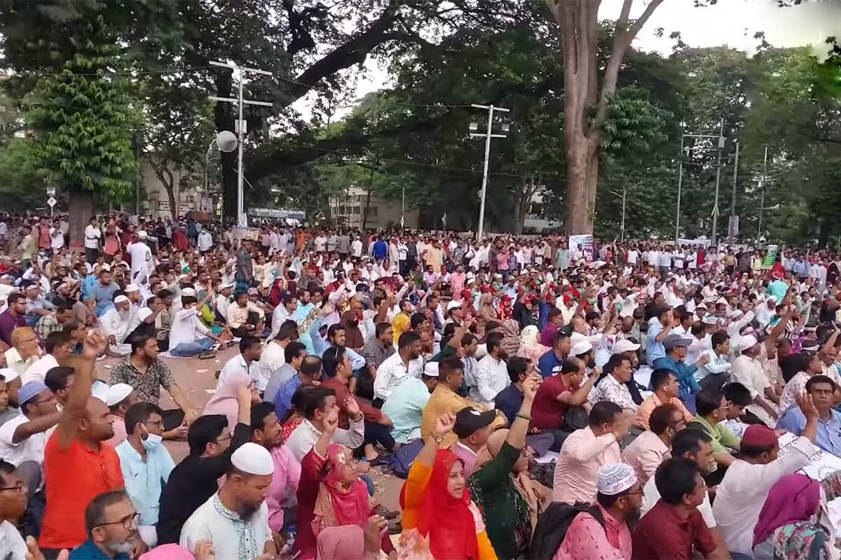 শহীদ মিনারে চলছে প্রাথমিক শিক্ষকদের মহাসমাবেশ শহীদ মিনারে চলছে প্রাথমিক শিক্ষকদের মহাসমাবেশ