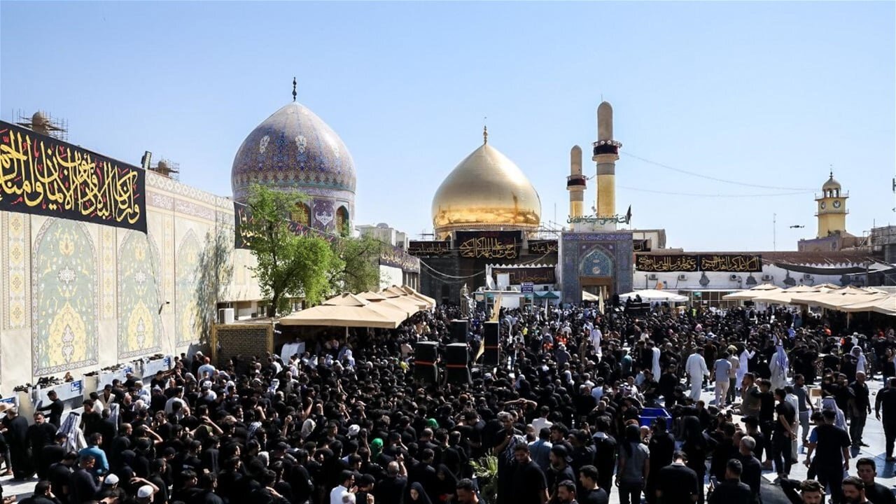 مدينة سامراء تستقبل آلاف المعزين لإحياء ذكرى استشهاد الإمام الحسن العسكري (ع)