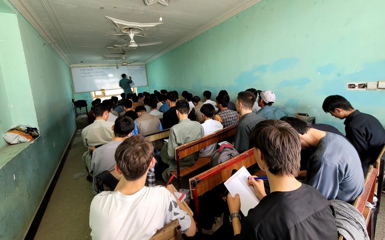 معلمان شیعه استان بلخ برای تدریس به دانش‌آموزان فقیر بسیج شدند