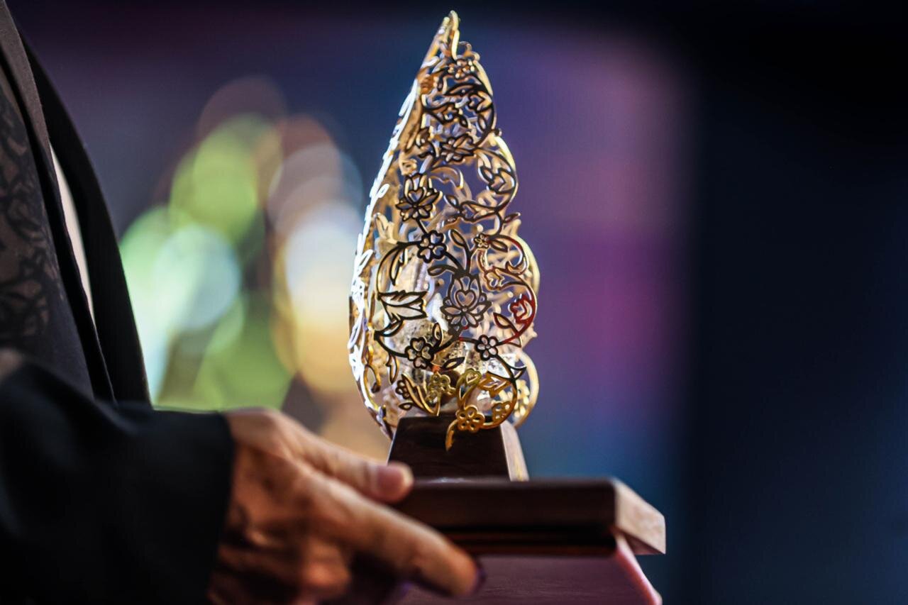 کتاب سه زبانه جشنواره ملی نشان نیکوکاری منتشر می‌شود