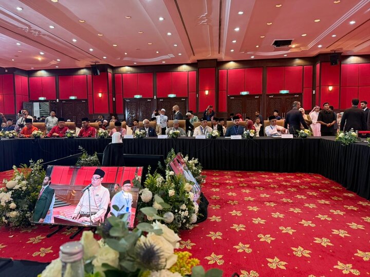 မလေးရှား၀န်ကြီချုပ်ရုံး နှင့် ကမ္ဘာ့မွတ်စလင်မ်အဖွဲ့ချုပ်တို့ ပူးပေါင်းကျင်းပသည့် တတိယအကြိမ်မြောက် အရှေ့တောင်အာရှပညာရှင်များကောင်စီတွေ့ဆုံပွဲ တွင် မြန်မာကိုယ်စားလှယ်များ တက်ရောက်  ။ ။ Photos