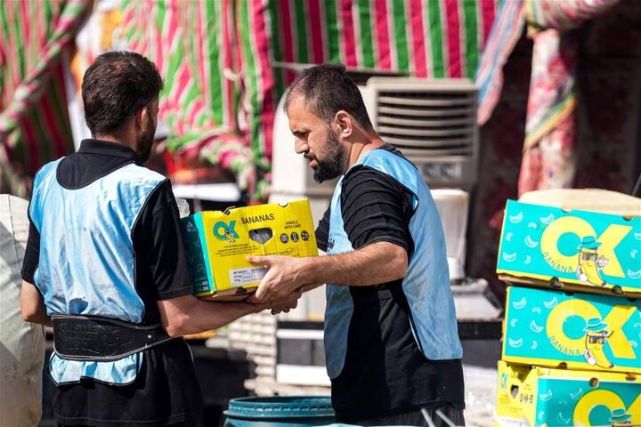 تقرير مصور/ المواكب الحسينية تقدم الخدمات المتنوعة للزوار بذكرى استشهاد الإمام الحسن العسكري(ع) بسامراء