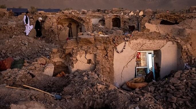 ارتفاع عدد ضحايا زلزال افغانستان إلى800