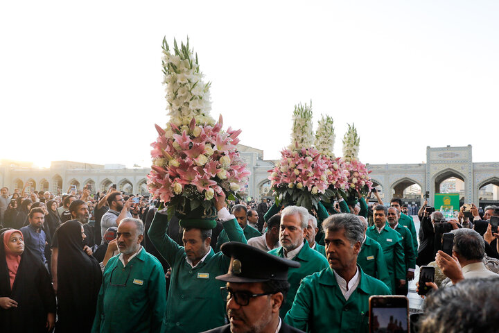 تقرير مصور/ مراسم تغيير راية حرم الإمام الرضا (ع) تزامنا مع الثالث من ربيع الأول