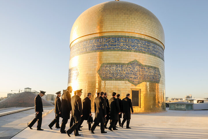 تقرير مصور/ مراسم تغيير راية حرم الإمام الرضا (ع) تزامنا مع الثالث من ربيع الأول