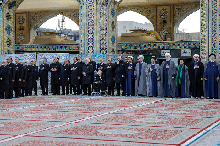 تقرير مصور/ مراسم تغيير راية حرم الإمام الرضا (ع) تزامنا مع الثالث من ربيع الأول