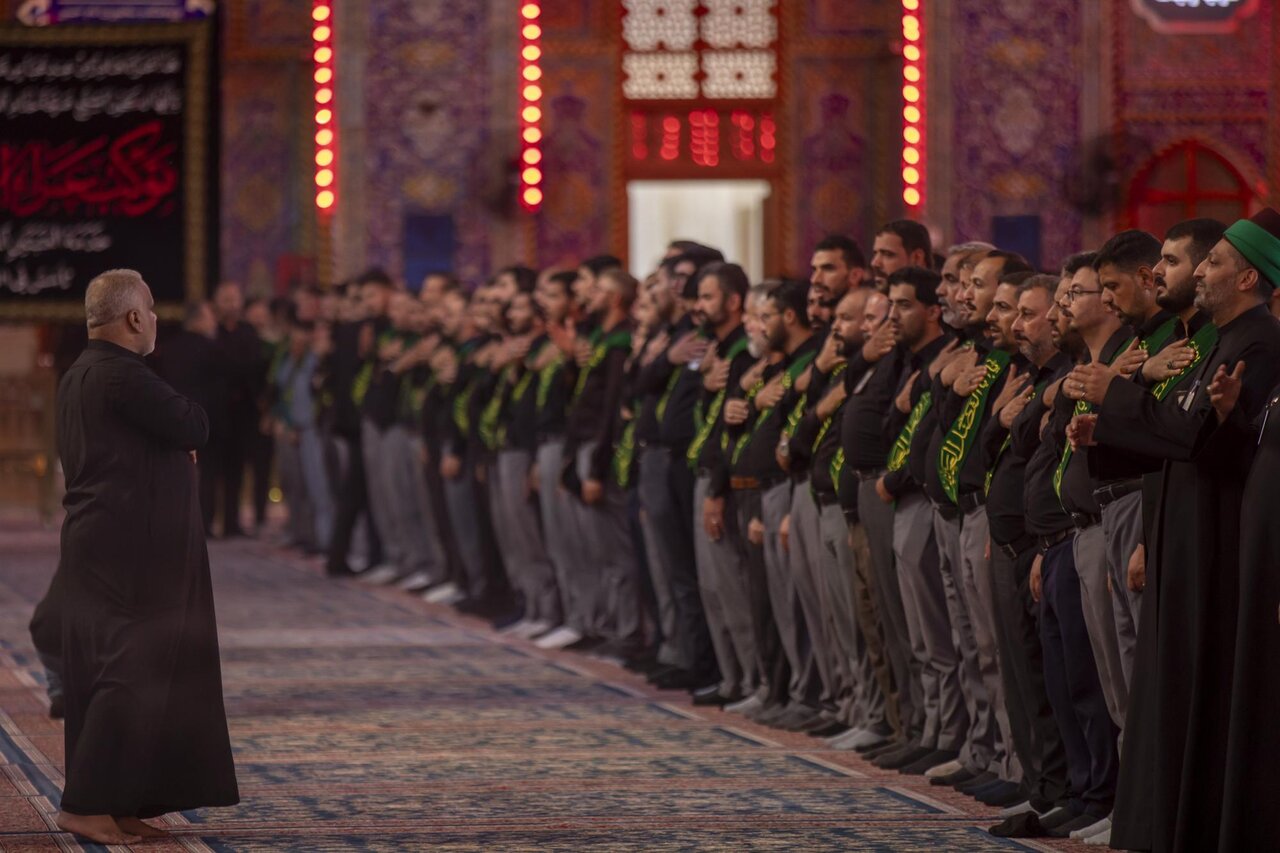 Servants of two holy shrines commemorate martyrdom of Imam al-Askari through a unified mourning procession