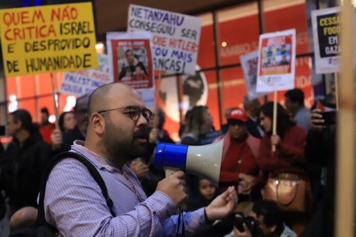 SJSP, Fenaj y entidades pro Palestina denuncian a Israel y a medios brasileños cómplices en Av. Paulista