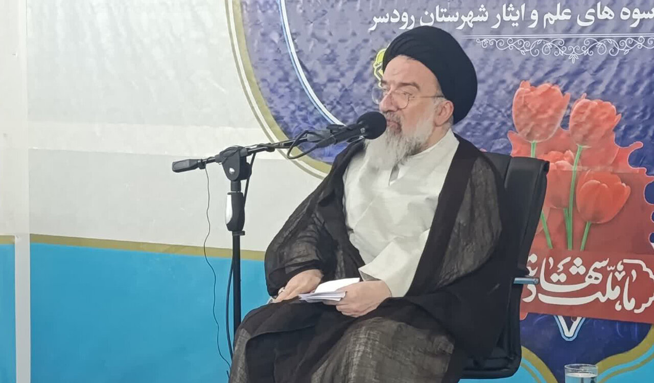 آیت‌الله خاتمی: شهدا و علما شناسنامه شهرها هستند/ استکبار جهانی بارها به امید براندازی انقلاب ناامید شد