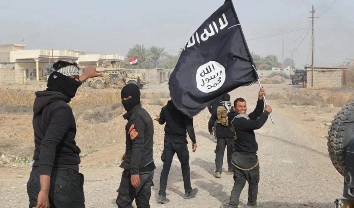 بازداشت ۱۰ عنصر و فرمانده گروه تروریستی داعش در شهر رقه سوریه