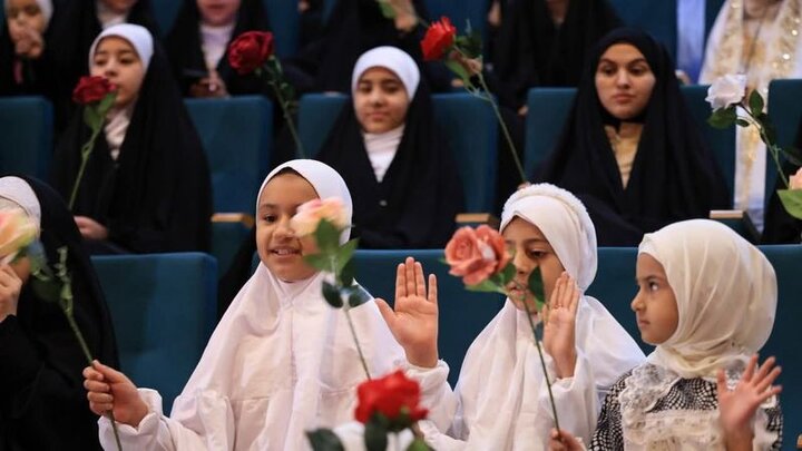 انعقاد المهرجان السنوي لتخرج 1300 طالبة من الدورات الصيفية في النجف الأشرف