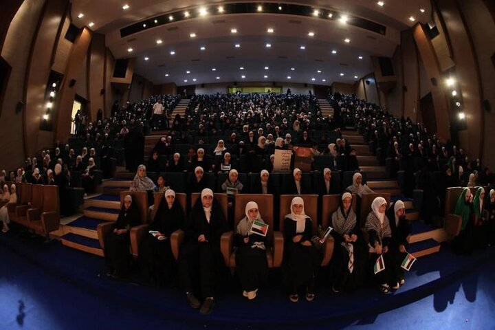 انعقاد المهرجان السنوي لتخرج 1300 طالبة من الدورات الصيفية في النجف الأشرف