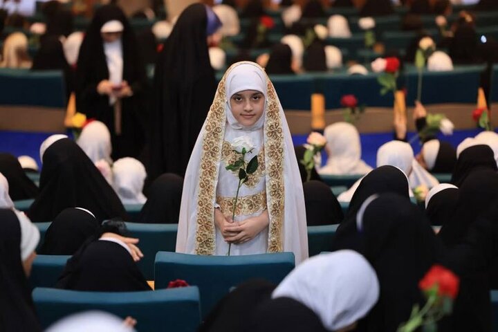 انعقاد المهرجان السنوي لتخرج 1300 طالبة من الدورات الصيفية في النجف الأشرف