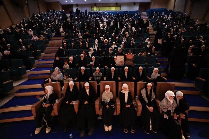 انعقاد المهرجان السنوي لتخرج 1300 طالبة من الدورات الصيفية في النجف الأشرف