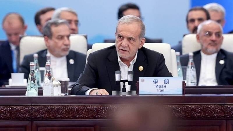 イラン大統領「核問題の外交解決に用意」