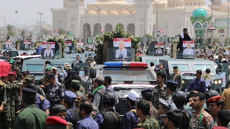 イエメンで、イスラエルのテロ攻撃による殉教者の葬儀に市民ら数百万人が参加【写真あり】