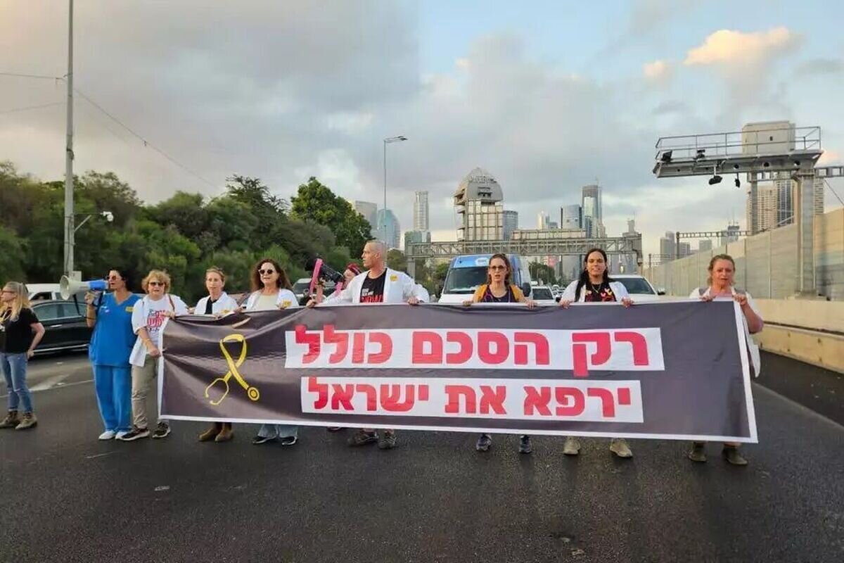 Doctors join mass protests in Tel Aviv, demand end to Gaza war