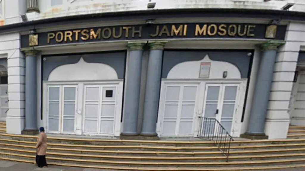 Islamophobia in UK; Worshippers outside Jami Mosque targeted in hate incident