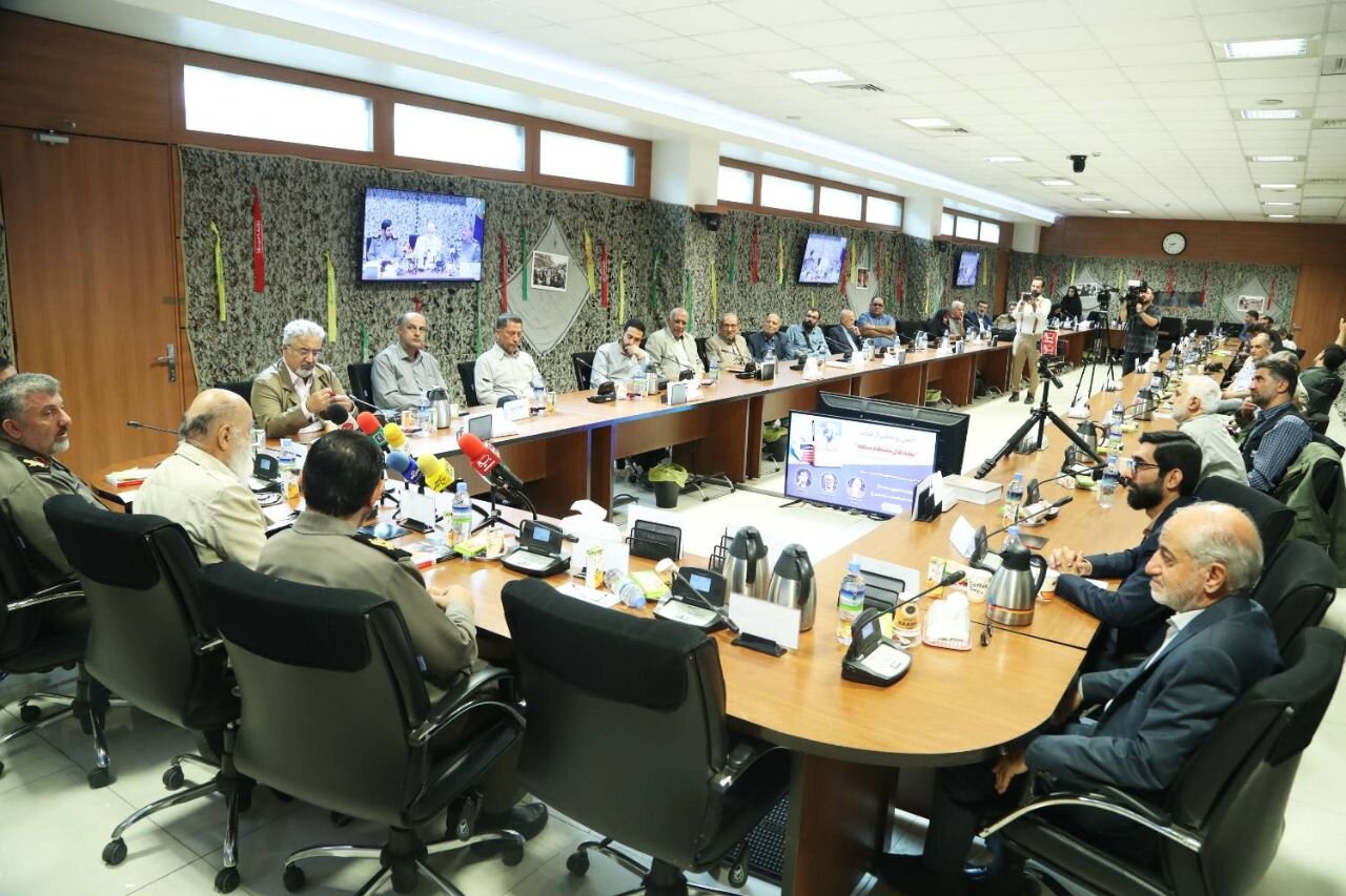 «بچههای نامنظم منظم»؛ روایت شفاهی ستاد جنگهای نامنظم شهید چمران رونمایی شد