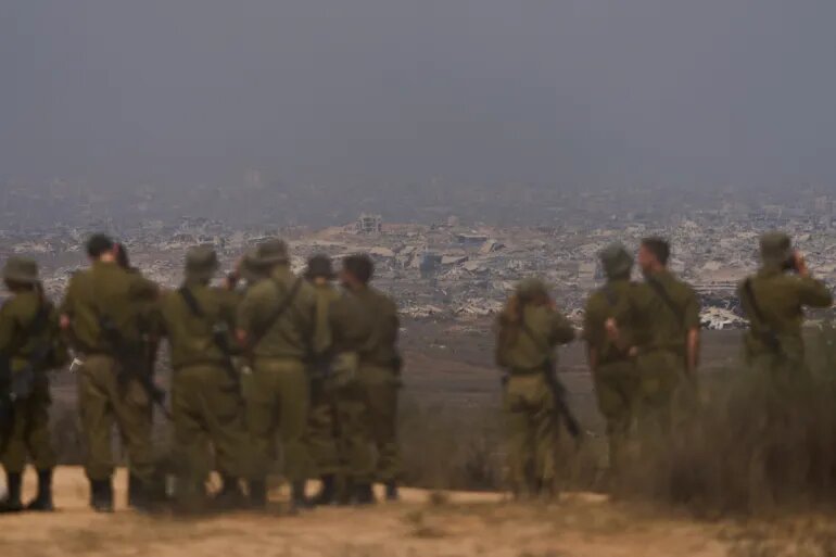 إسرائيل تبدأ تجنيد عشرات آلاف الجنود وتستعين بمتعاقدين مدنيين لاحتلال غزة