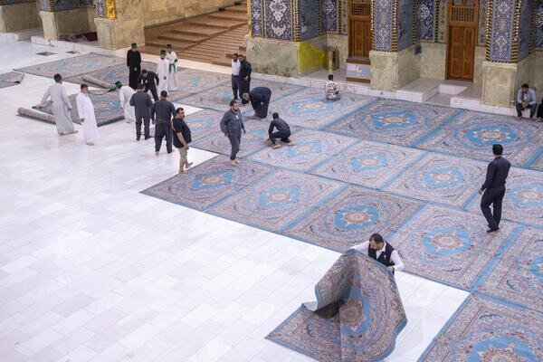 أعمال غسل حرم مرقد أبي الفضل العباس (عليه السلام) وصحنه الشريف