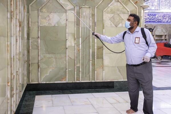 أعمال غسل حرم مرقد أبي الفضل العباس (عليه السلام) وصحنه الشريف