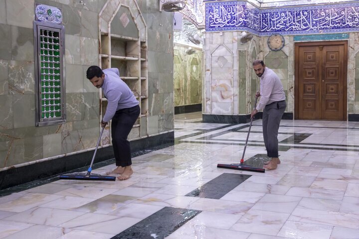غسل حرم مرقد أبي الفضل العباس (ع) وصحنه الشريف
