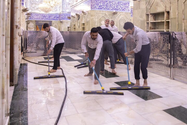 غسل حرم مرقد أبي الفضل العباس (ع) وصحنه الشريف