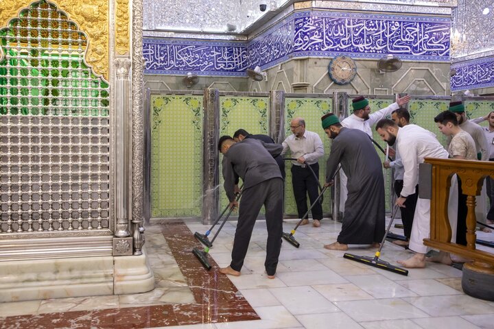 غسل حرم مرقد أبي الفضل العباس (ع) وصحنه الشريف