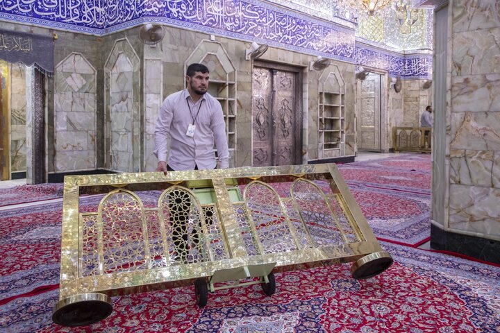 غسل حرم مرقد أبي الفضل العباس (ع) وصحنه الشريف