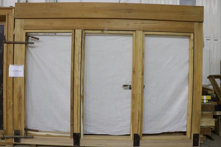 المباشرة بأعمال واجهة شبّاك في صحن مرقد أبي الفضل العباس (ع) بقاطع النساء