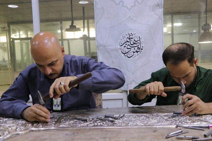 المباشرة بأعمال واجهة شبّاك في صحن مرقد أبي الفضل العباس (ع) بقاطع النساء