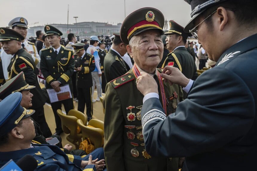 China Yaonesha Nguvu za Kijeshi Katika Gwaride Huku Rais wa China Xi Akisimama Pamoja na Rais Putin na Rais Kim +Picha